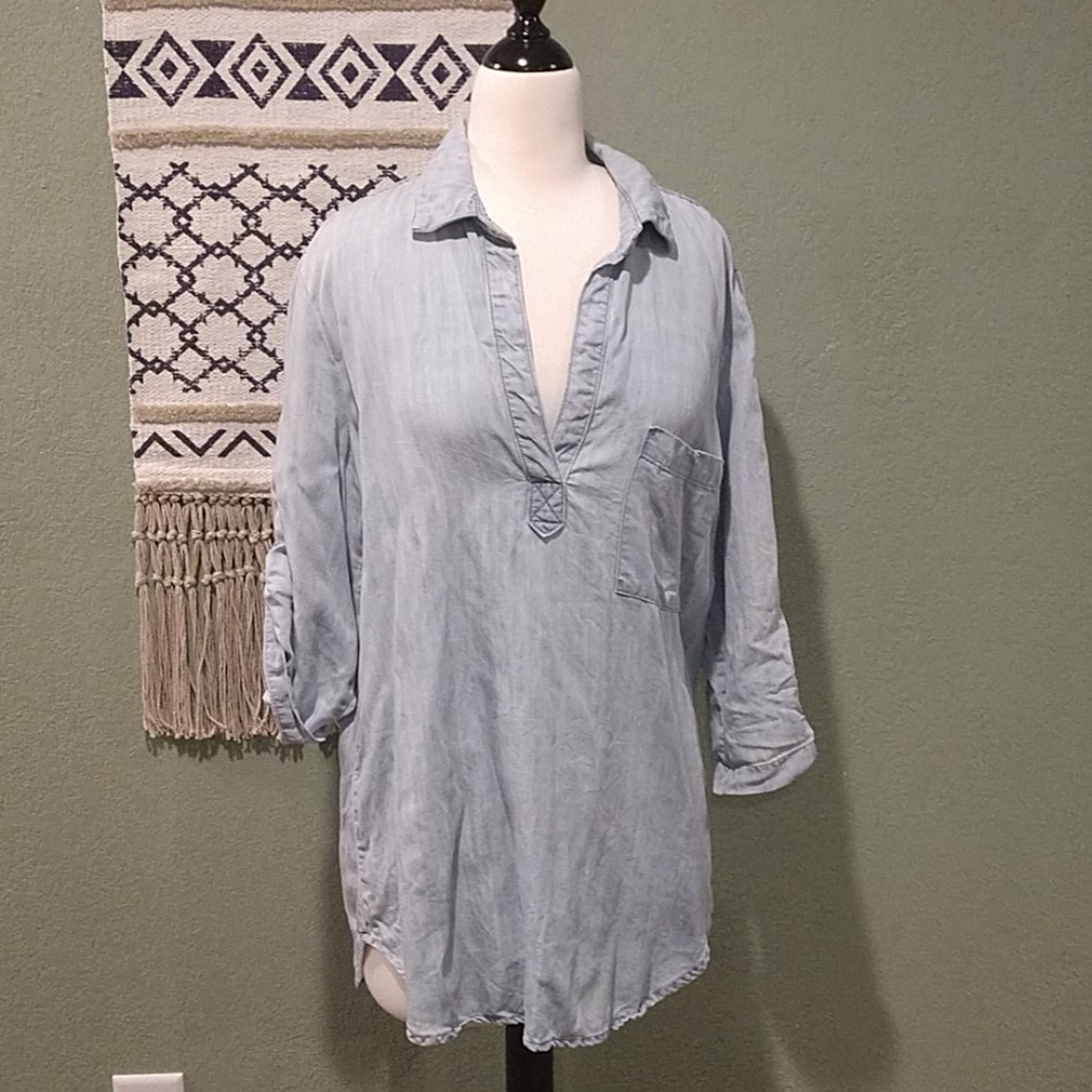 Cloth & Stone V Neck Chambray Collard Blouse